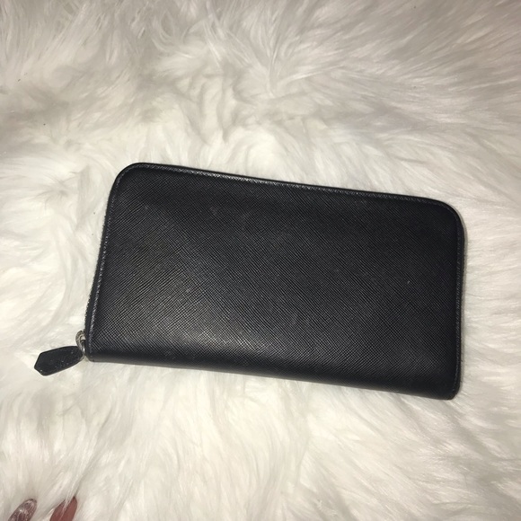 Authentic Prada Triangle Logo Black zip around wallet - Picture 2 of 9